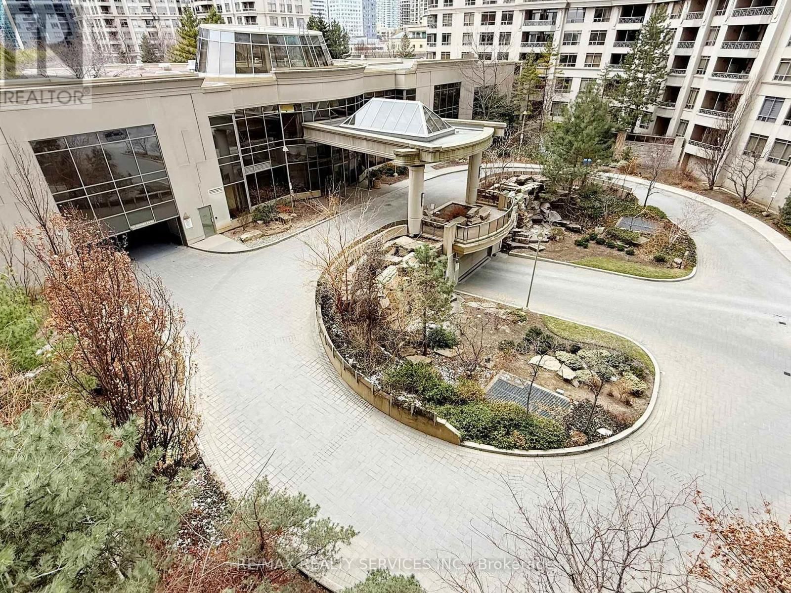 504 - 3880 DUKE OF YORK BOULEVARD Image 36