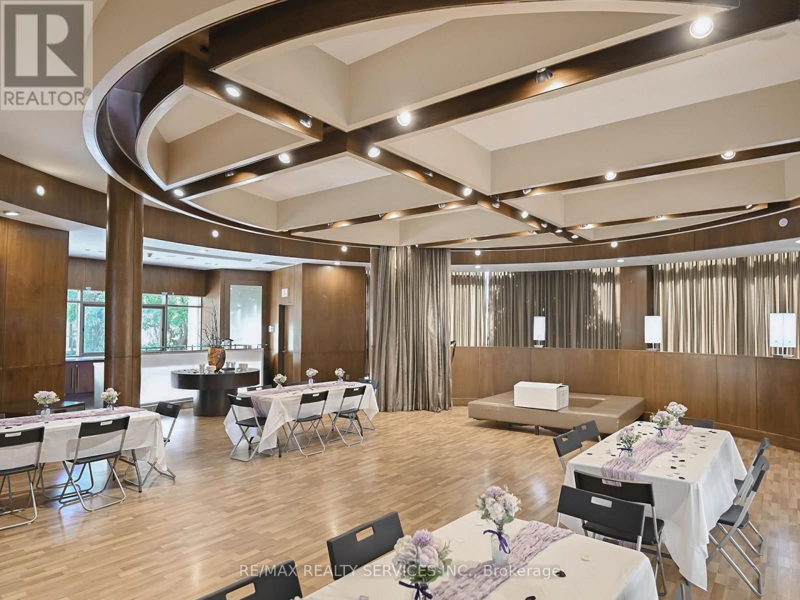 504 - 3880 DUKE OF YORK BOULEVARD Image 37