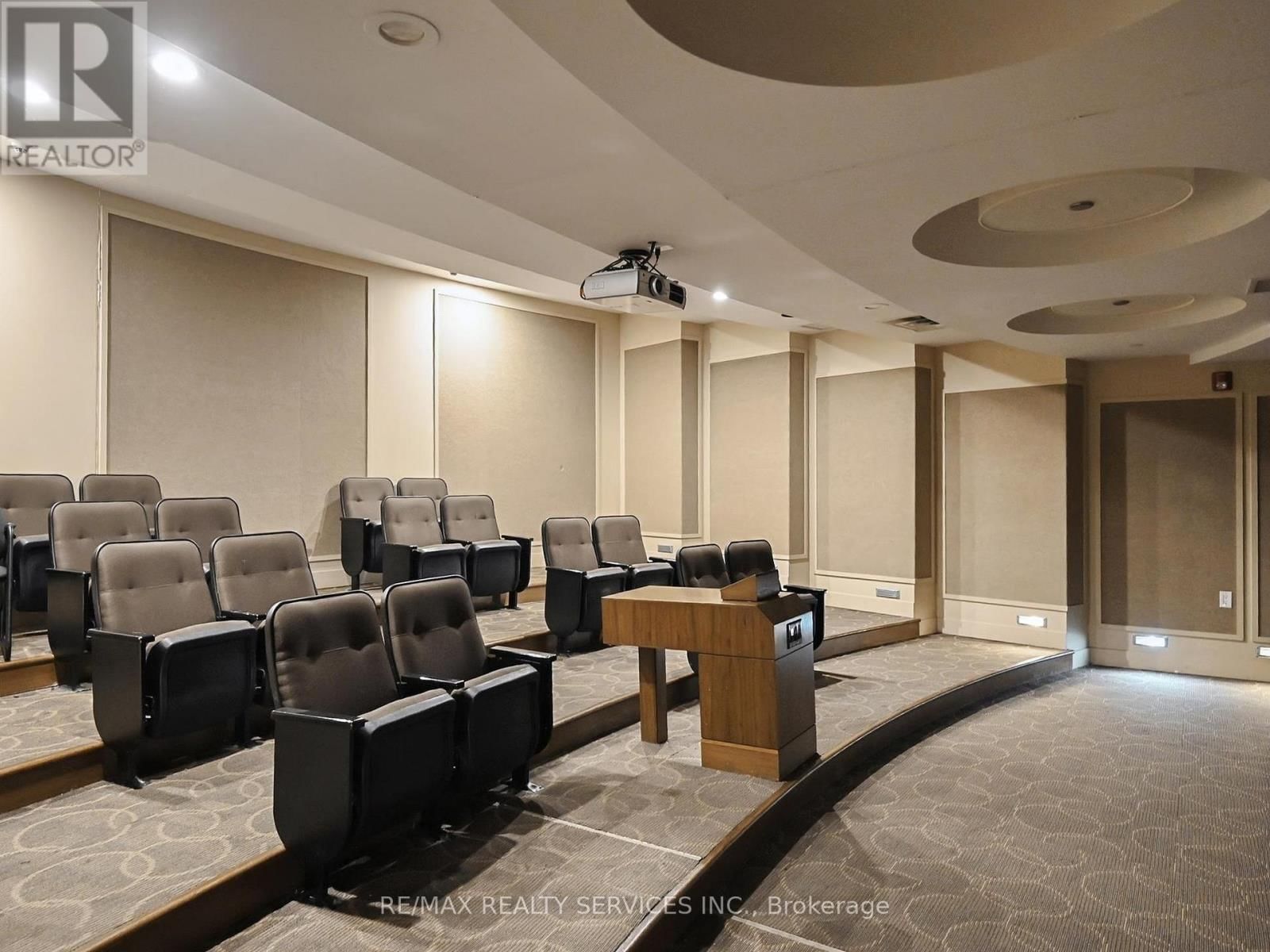 504 - 3880 DUKE OF YORK BOULEVARD Image 39