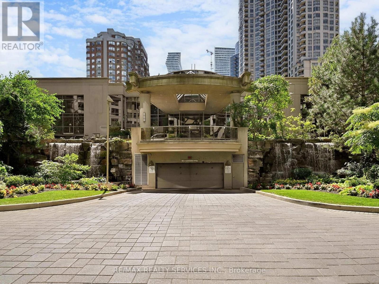 504 - 3880 DUKE OF YORK BOULEVARD Image 4