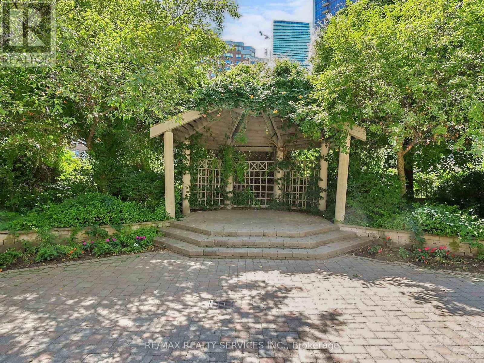 504 - 3880 DUKE OF YORK BOULEVARD Image 44