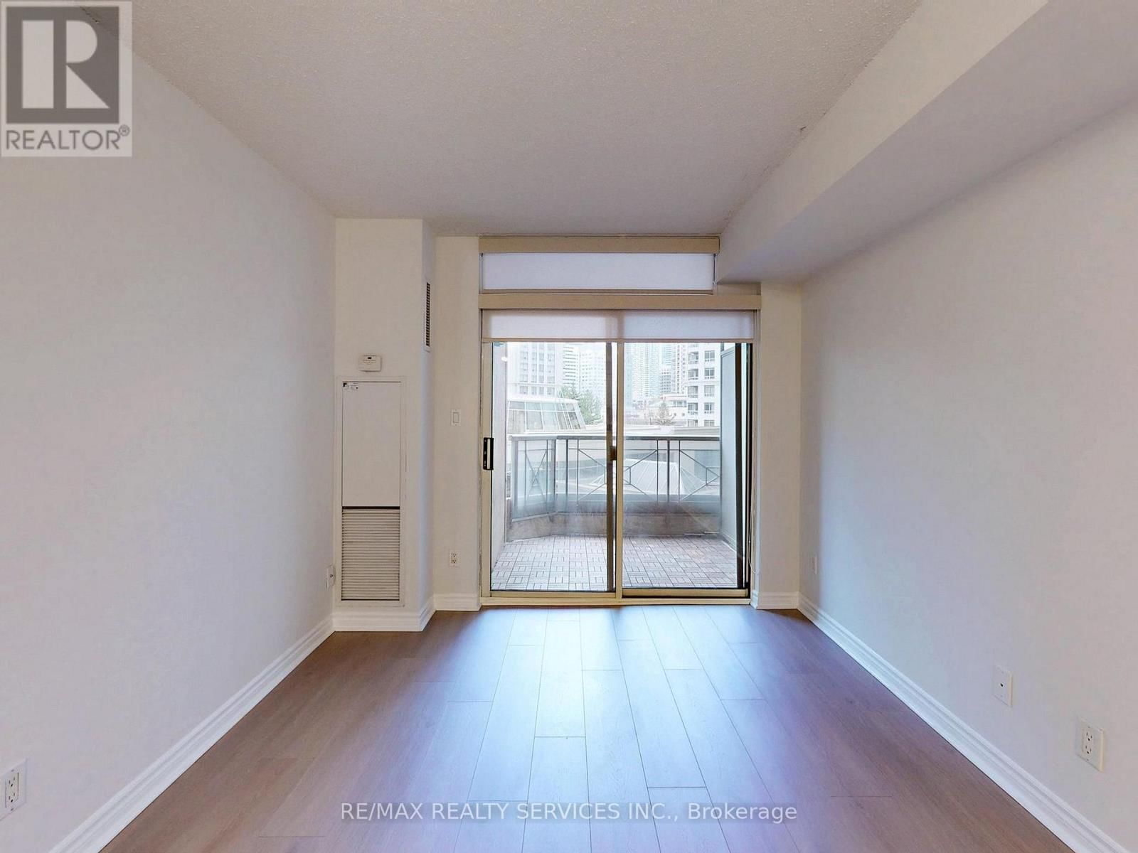 504 - 3880 DUKE OF YORK BOULEVARD Image 7