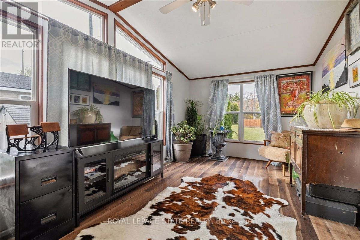 13 Spruce - 4449 MILBUROUGH LINE Image 19