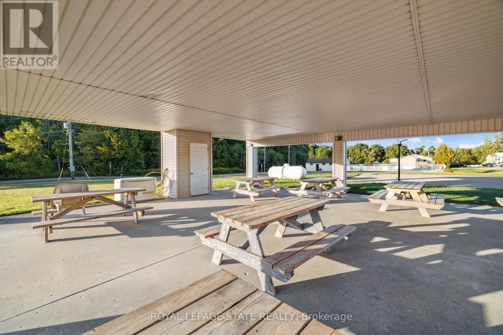 13 Spruce - 4449 MILBUROUGH LINE Image 30