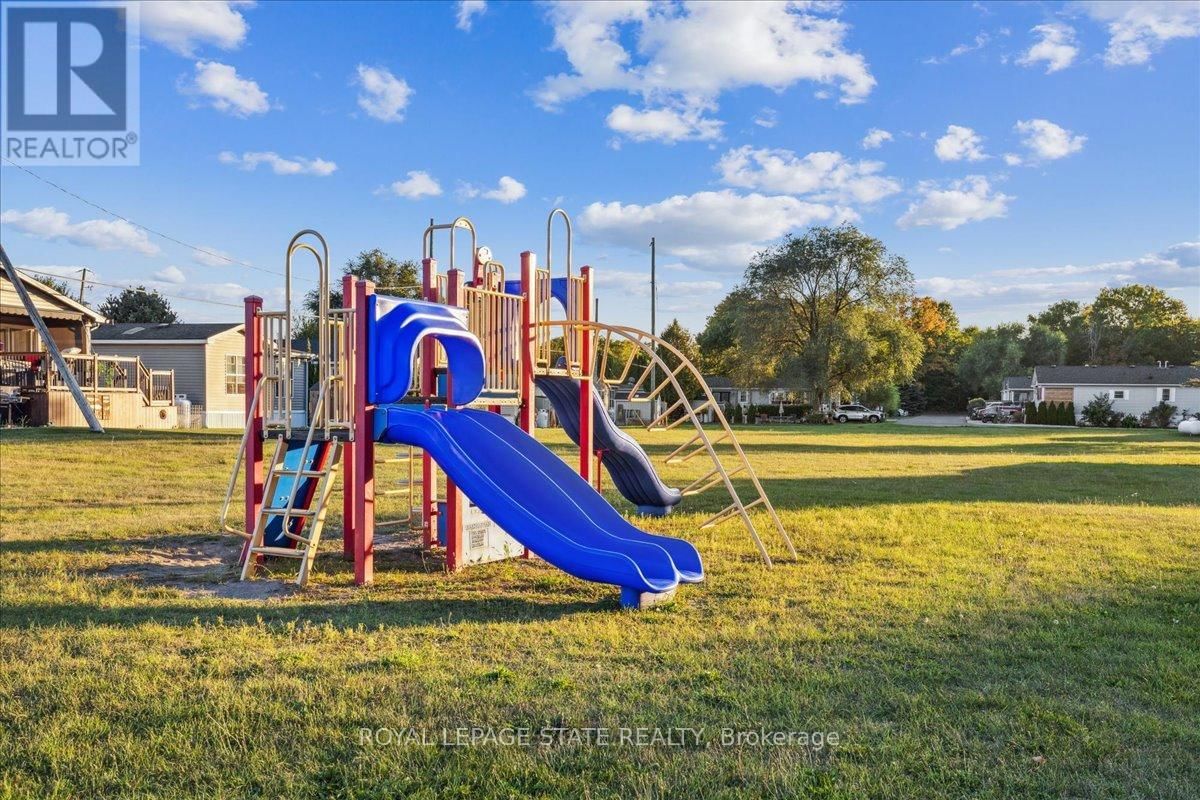 13 Spruce - 4449 MILBUROUGH LINE Image 32