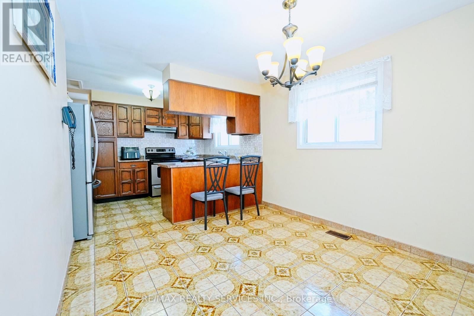 8 CHERYL COURT Image 11