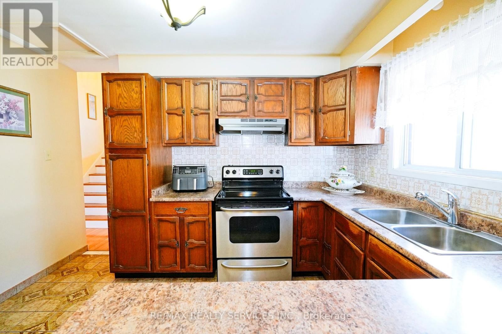 8 CHERYL COURT Image 13