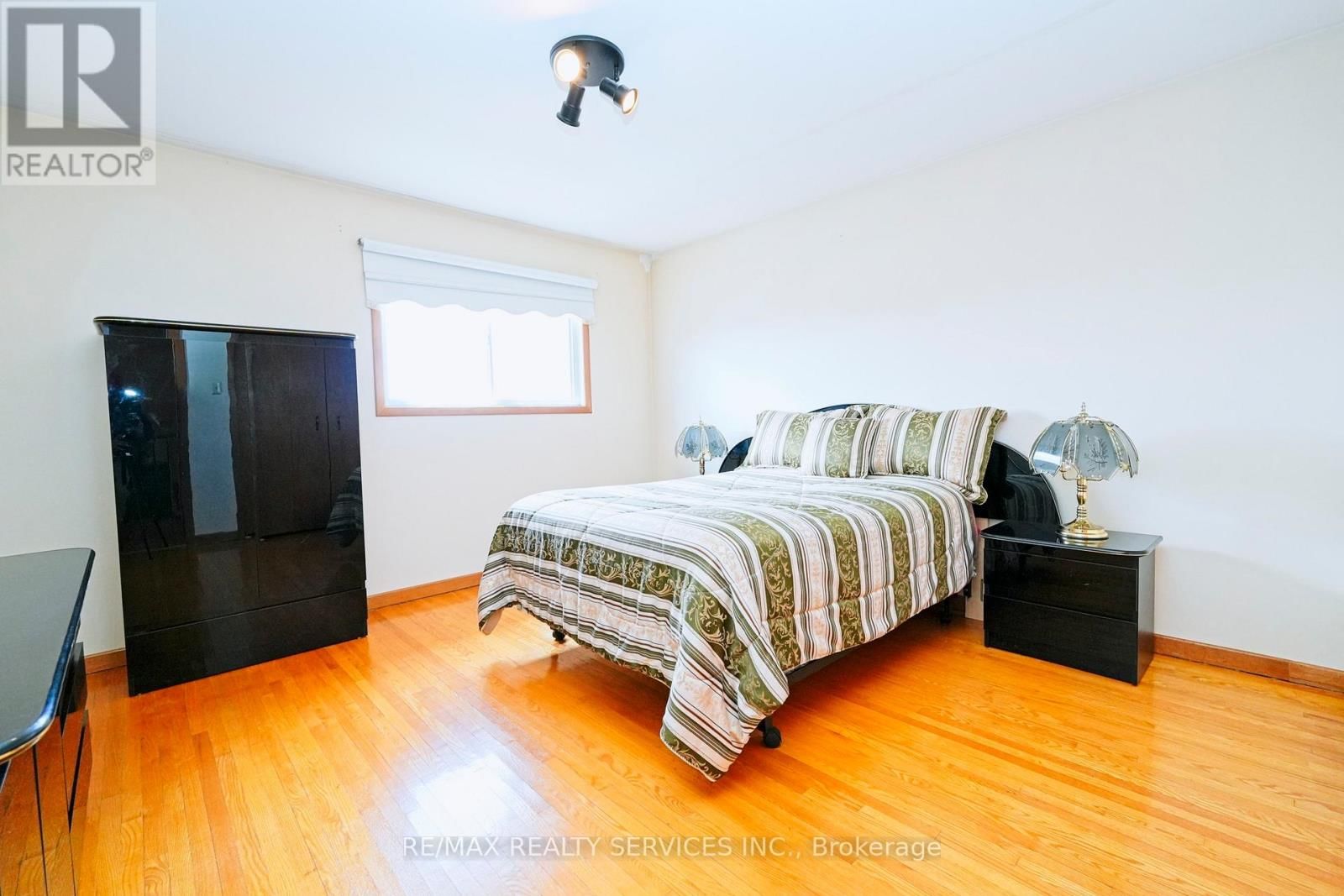 8 CHERYL COURT Image 16