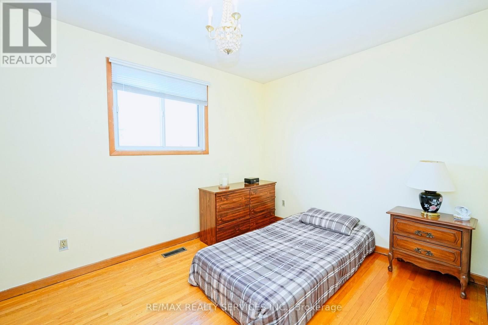 8 CHERYL COURT Image 20