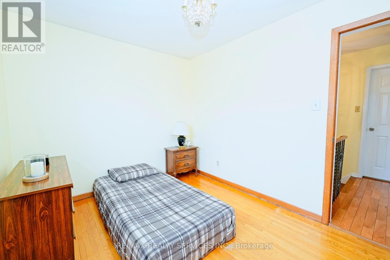 8 CHERYL COURT Image 21