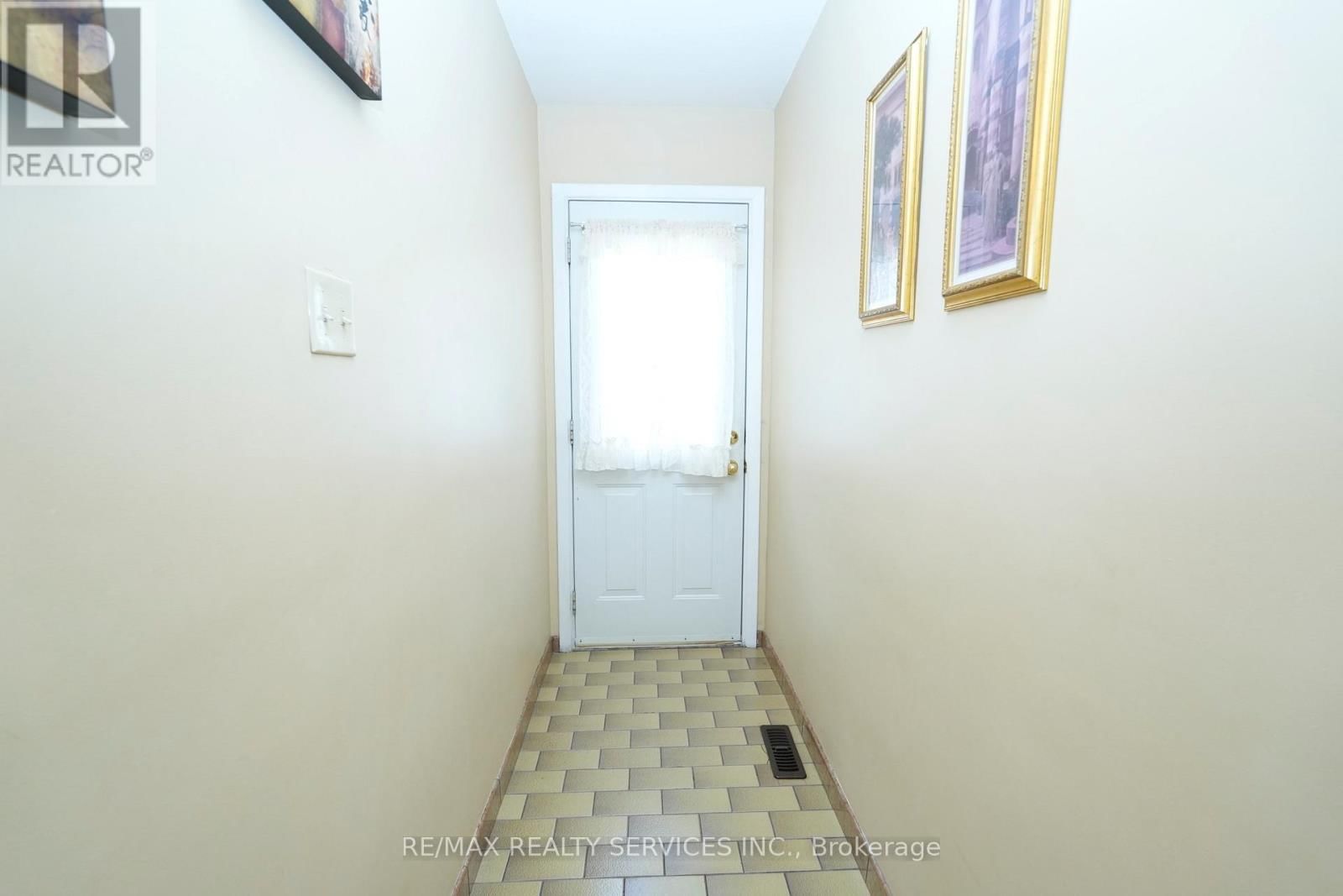 8 CHERYL COURT Image 28