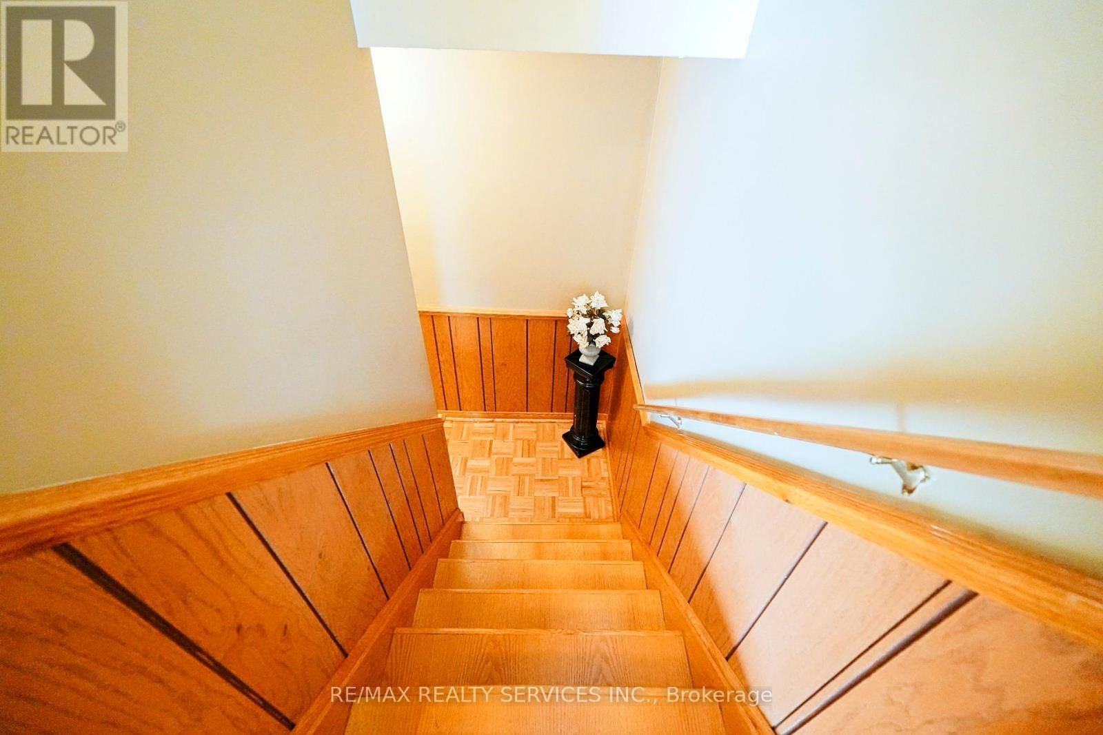 8 CHERYL COURT Image 32