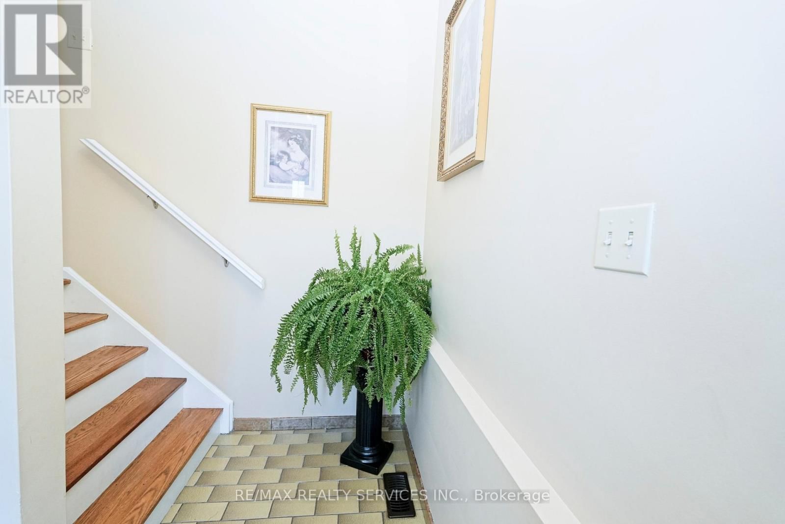 8 CHERYL COURT Image 6