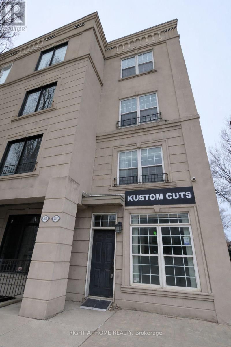 952 THE QUEENSWAY Image 1