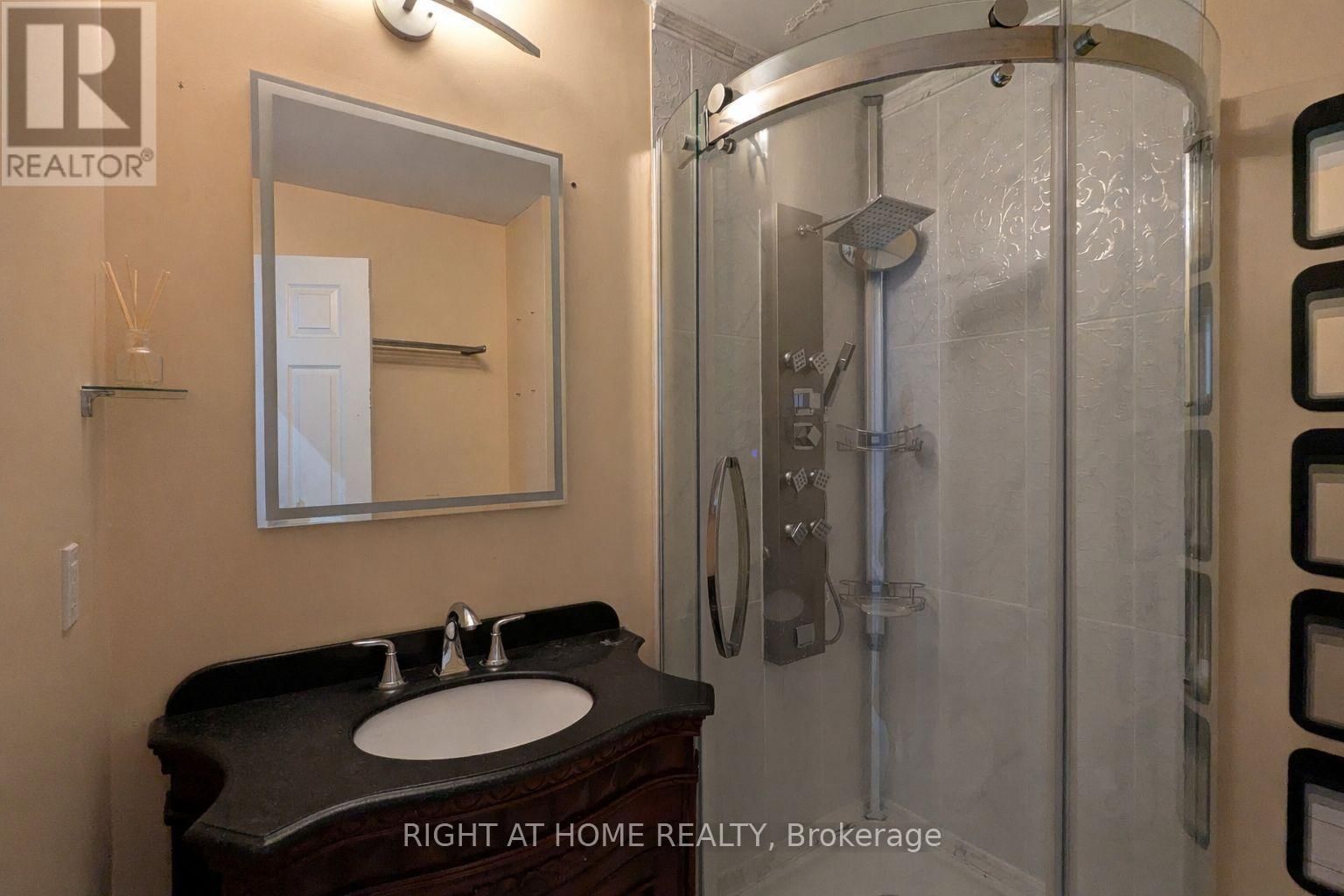 952 THE QUEENSWAY Image 5