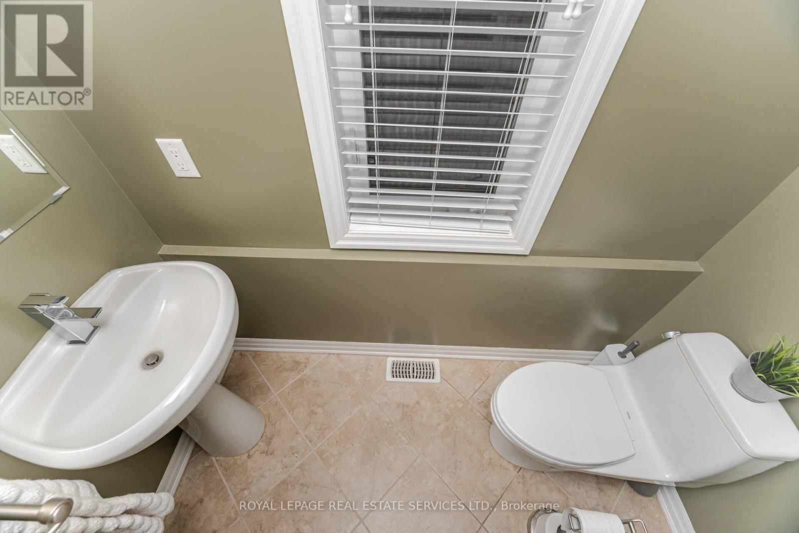 444 COOMBS COURT Image 22