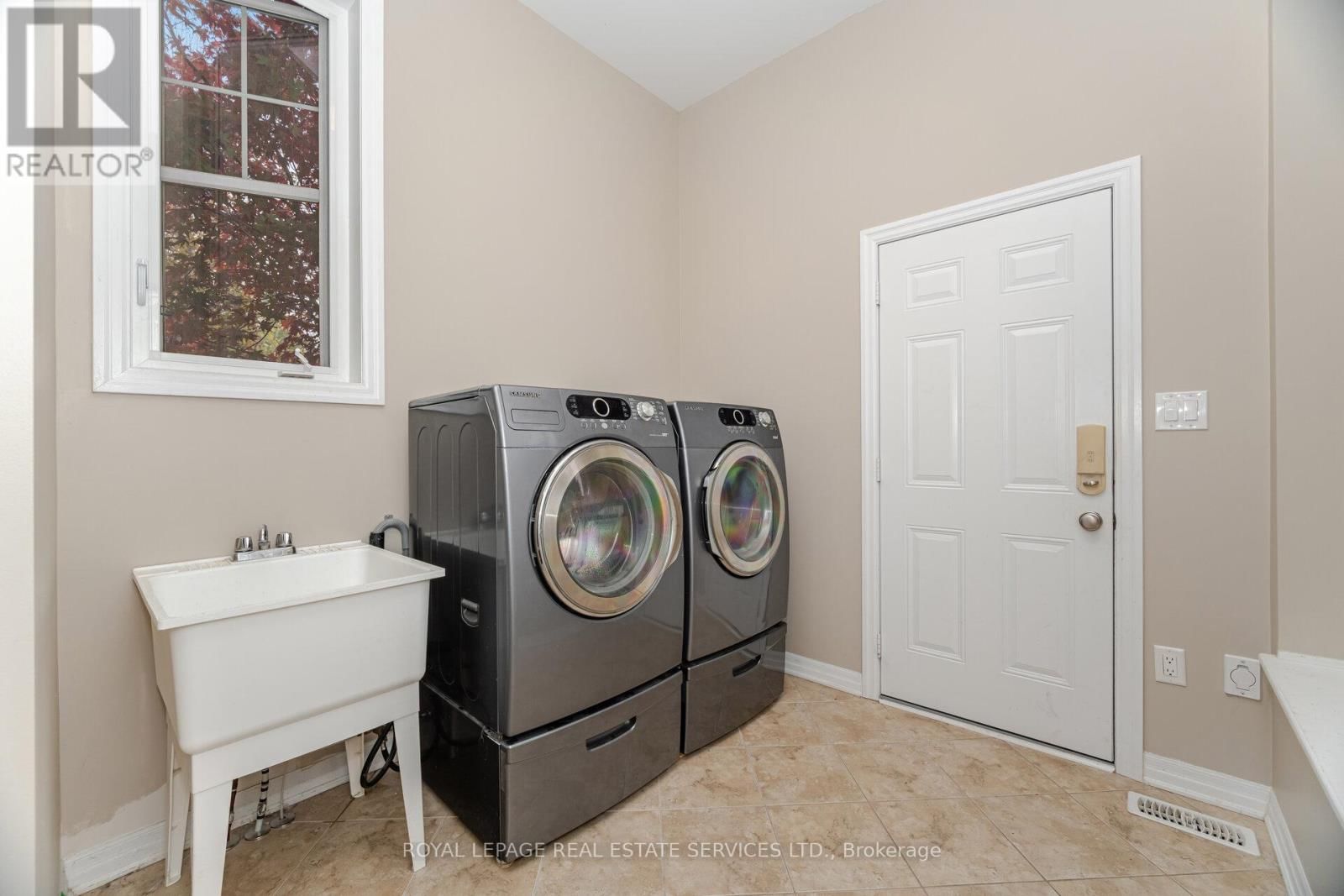 444 COOMBS COURT Image 23