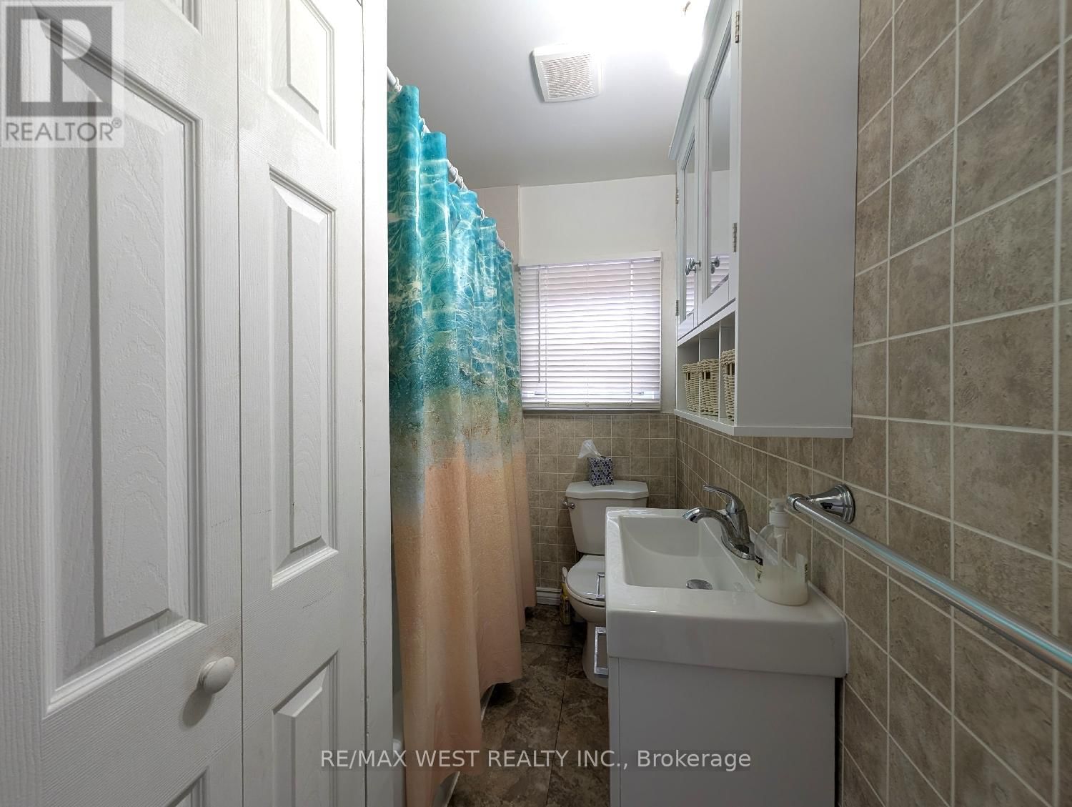 Main Floor - 128 CALEDONIA ROAD Image 11