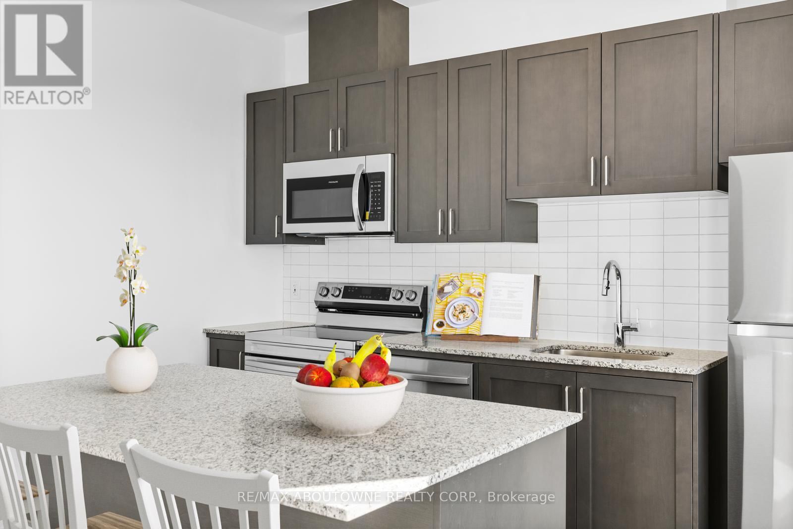 403 - 3285 CARDING MILL TRAIL Image 2