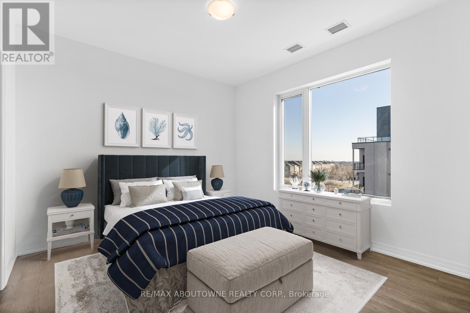 403 - 3285 CARDING MILL TRAIL Image 4