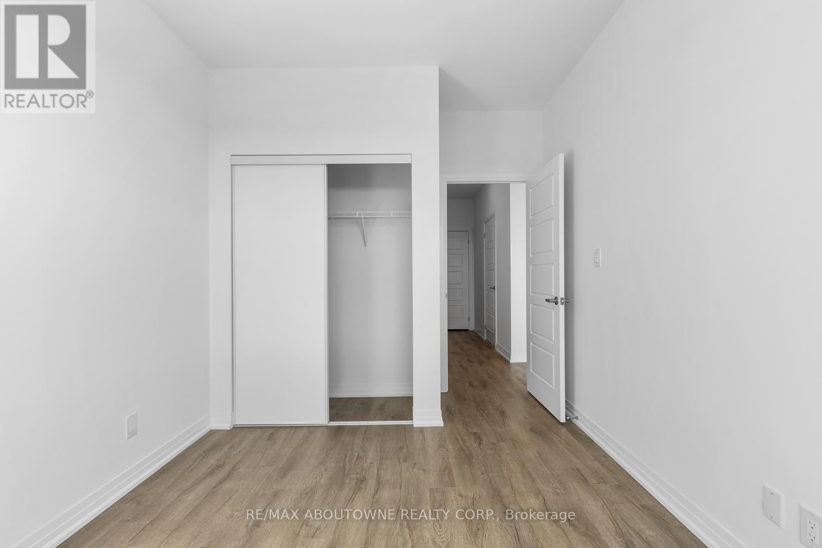 403 - 3285 CARDING MILL TRAIL Image 8