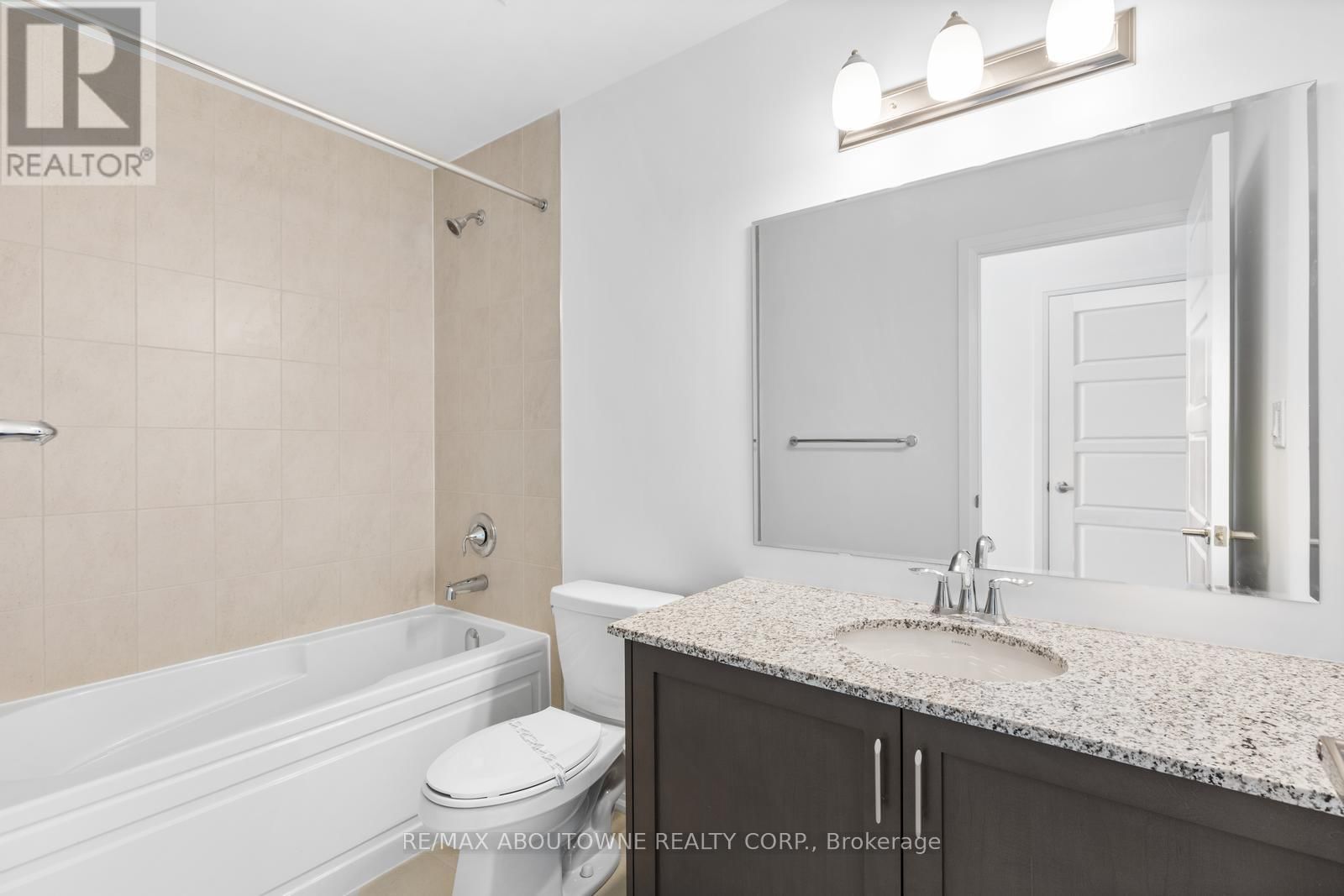 403 - 3285 CARDING MILL TRAIL Image 9