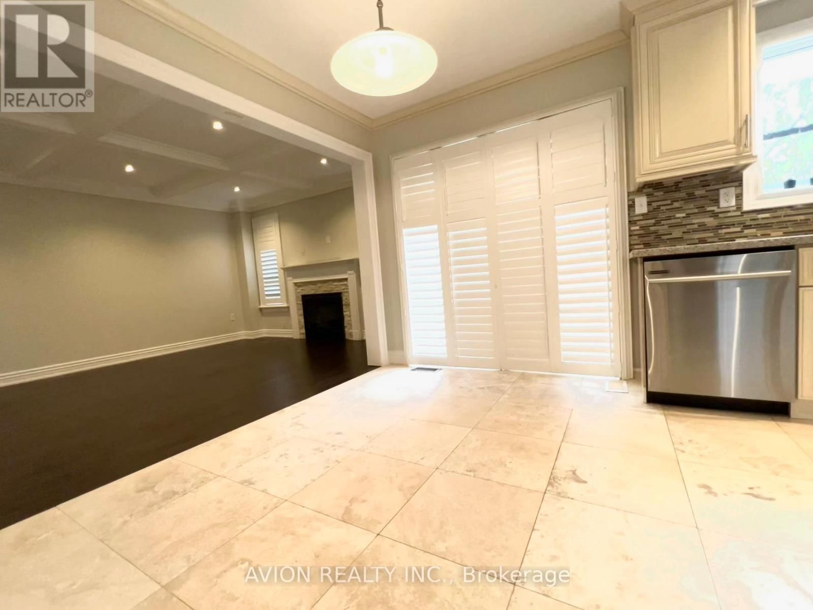 2293 CRESTMONT DRIVE Image 8