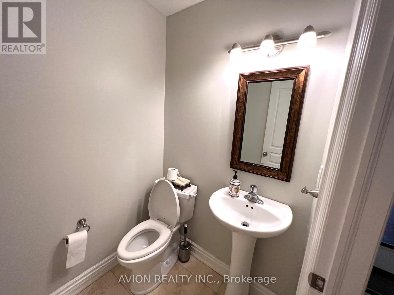 2293 CRESTMONT DRIVE Image 9