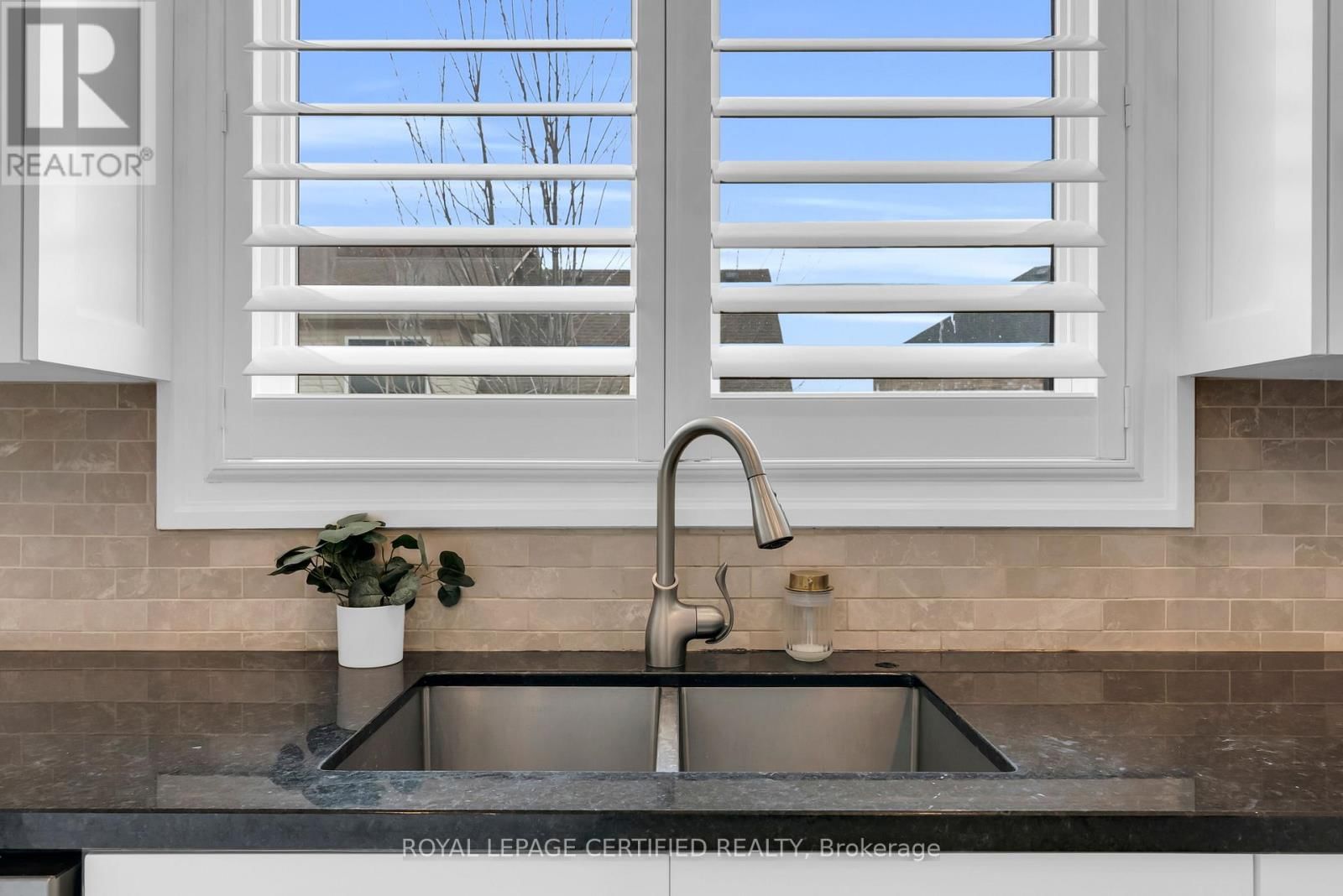 1211 WINTER CRESCENT Image 24