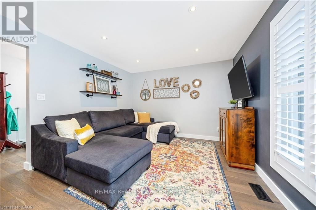 390 WOODWARD AVENUE Image 10