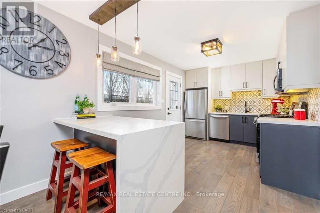 390 WOODWARD AVENUE Image 14