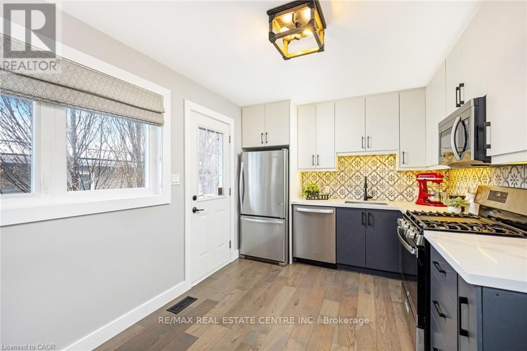 390 WOODWARD AVENUE Image 15