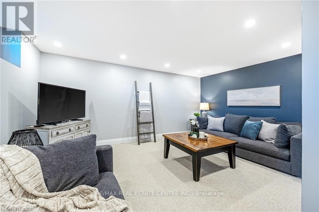 390 WOODWARD AVENUE Image 32