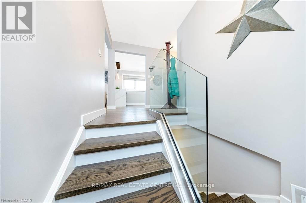 390 WOODWARD AVENUE Image 7