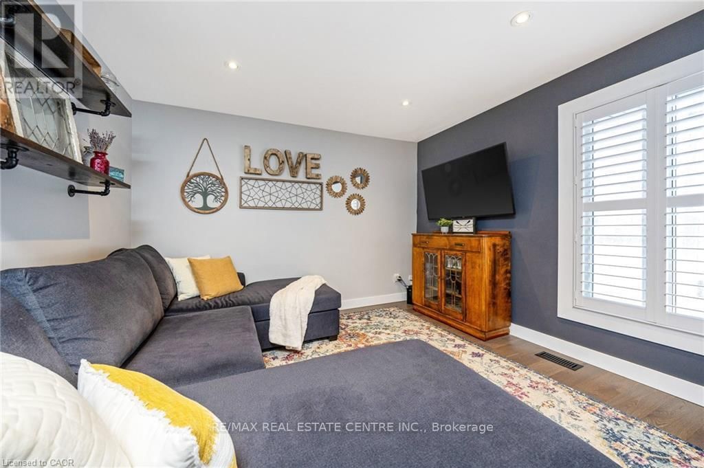 390 WOODWARD AVENUE Image 9