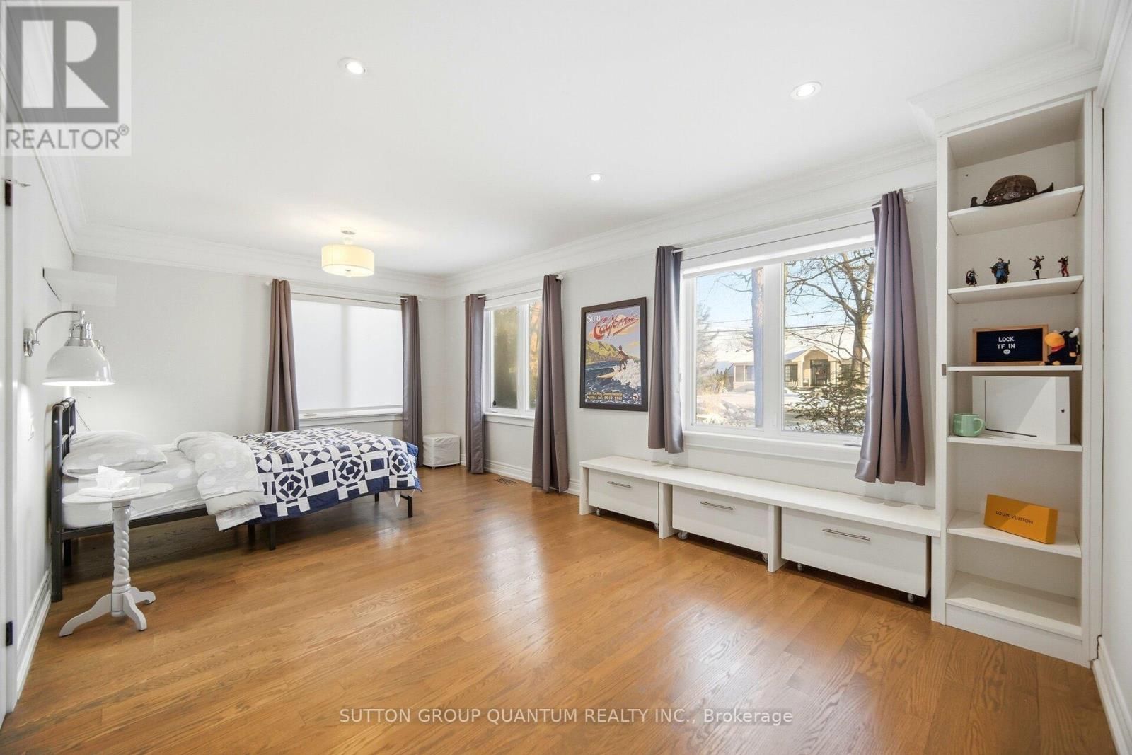 133 MINEOLA ROAD EAST Image 22