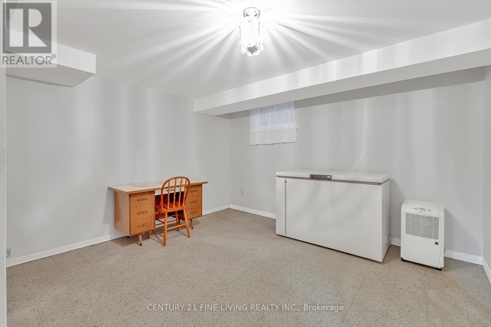 382 HILLMOUNT AVENUE Image 13