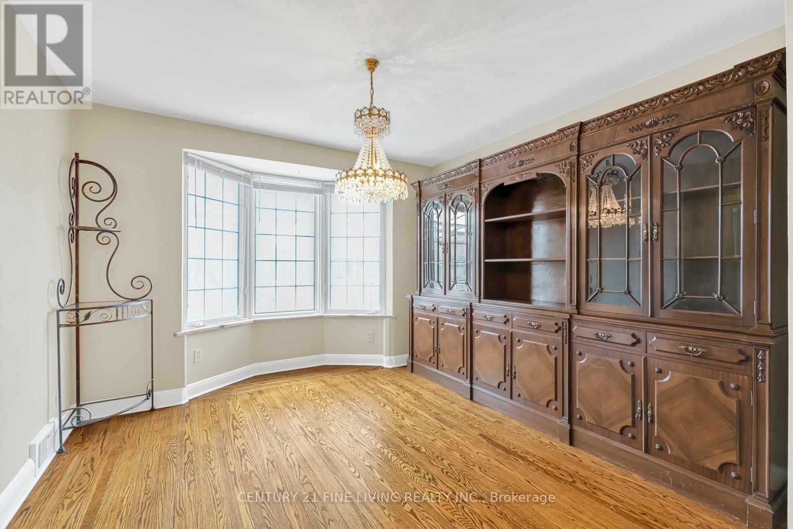 382 HILLMOUNT AVENUE Image 18