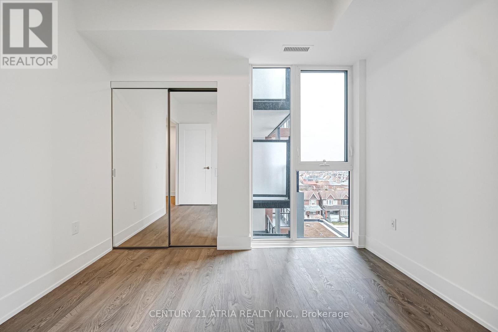 501 - 858 DUPONT STREET Image 26