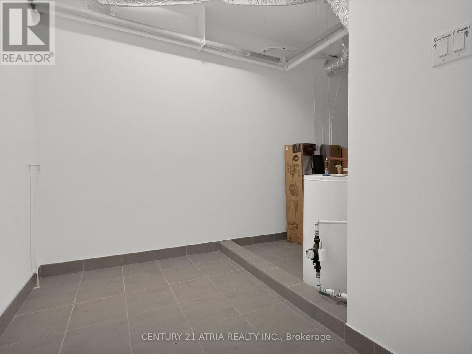 212 - 1085 DOUGLAS MCCURDY COMMON Image 19