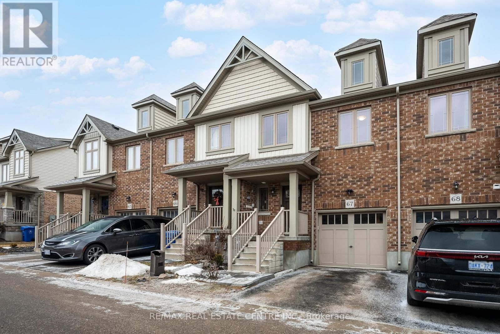 67 - 124 PARKINSON CRESCENT Image 1