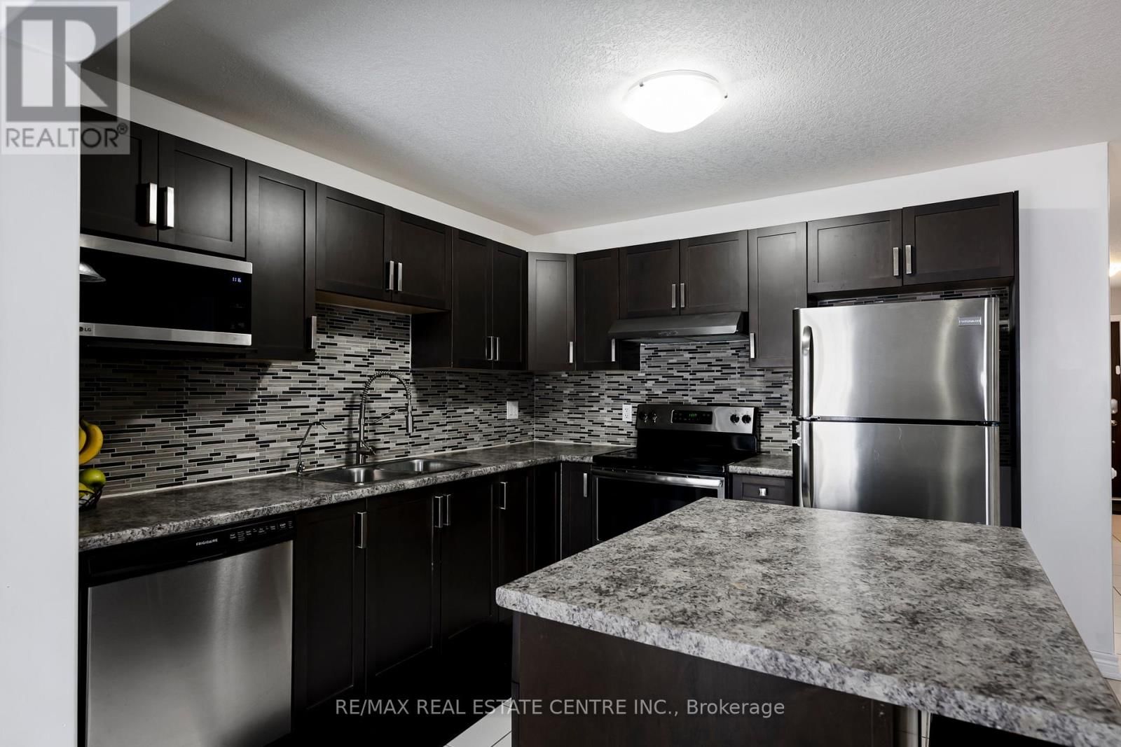 67 - 124 PARKINSON CRESCENT Image 25