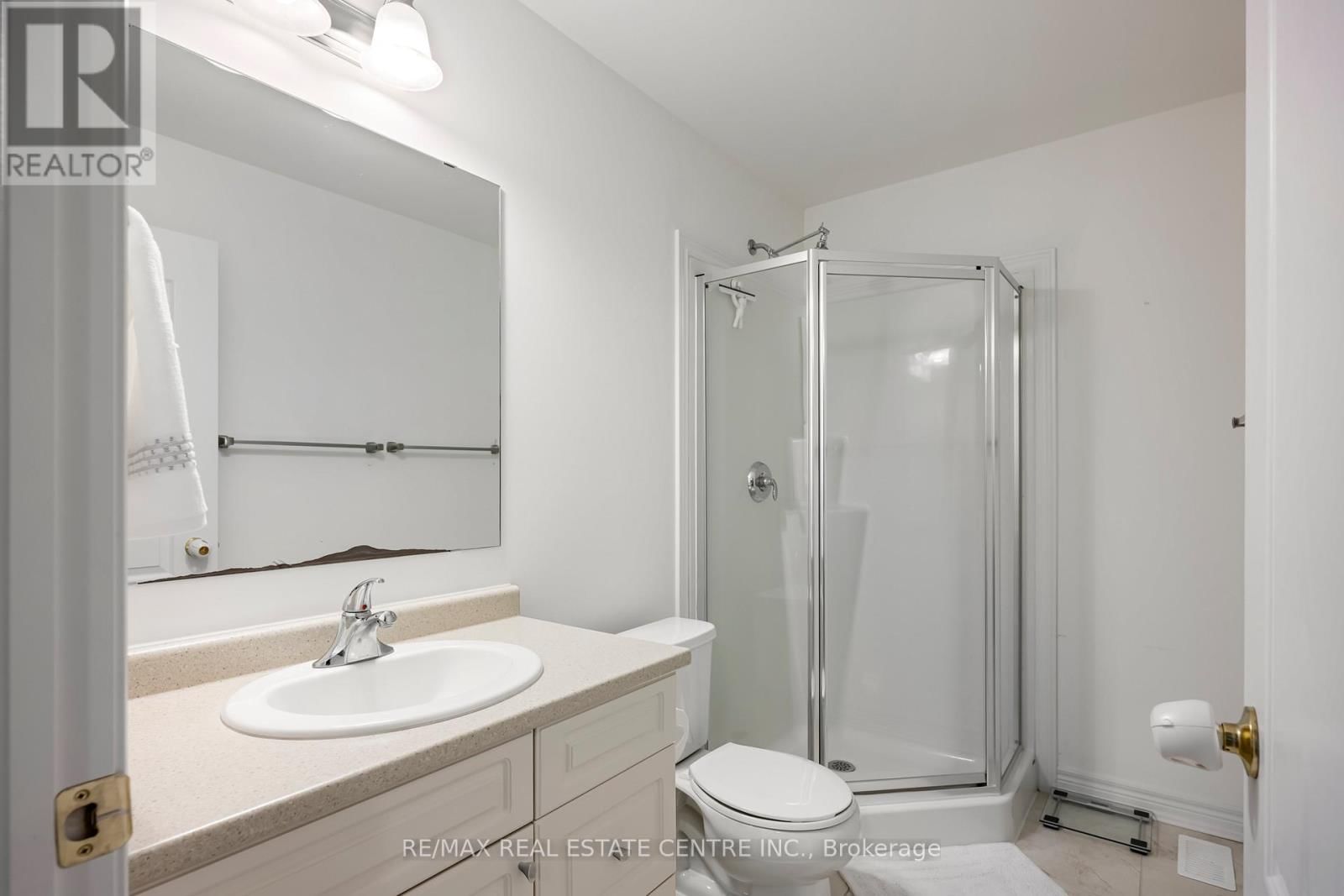 67 - 124 PARKINSON CRESCENT Image 33