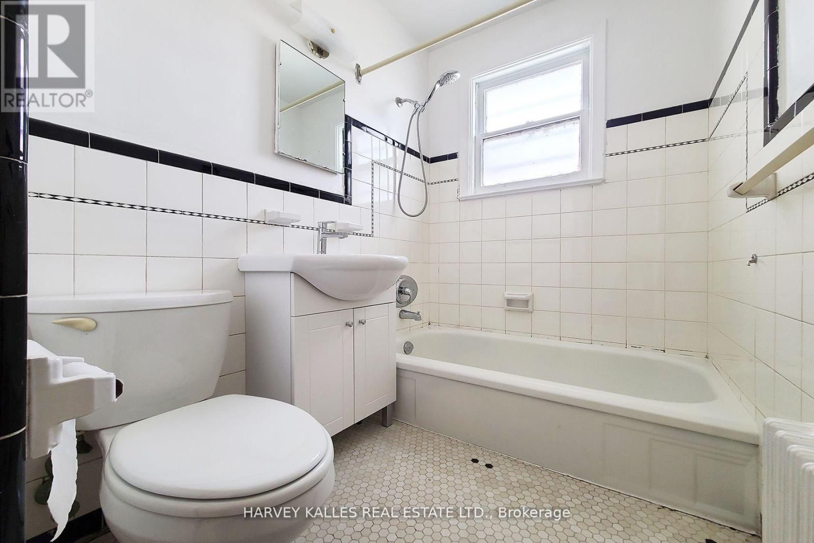 103 & 105 GILMOUR AVENUE Image 12