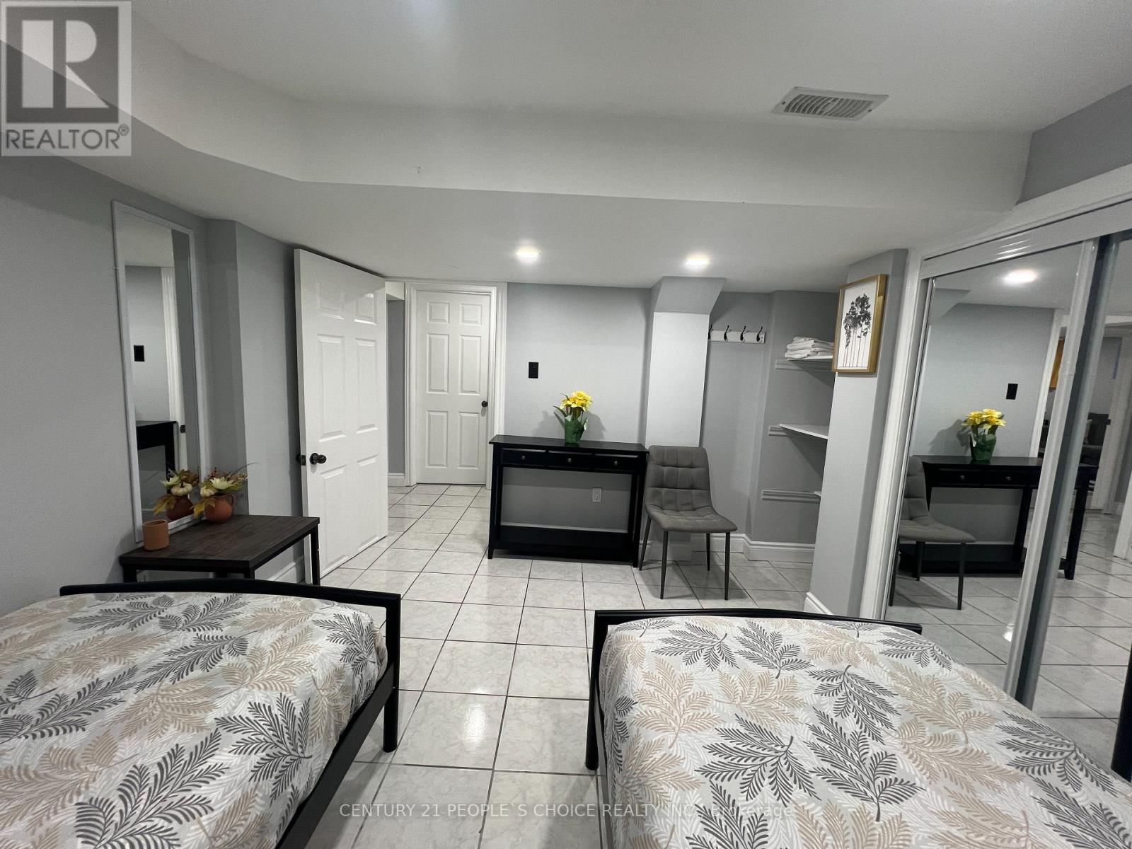 11 QUEEN STREET SOUTH Image 10