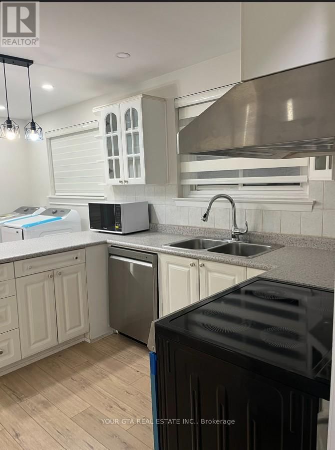 Upper - 1867 SANDGATE CRESCENT Image 9