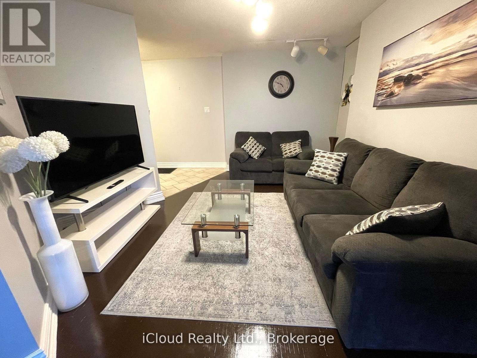 3208 - 3650 KANEFF CRESCENT Image 12