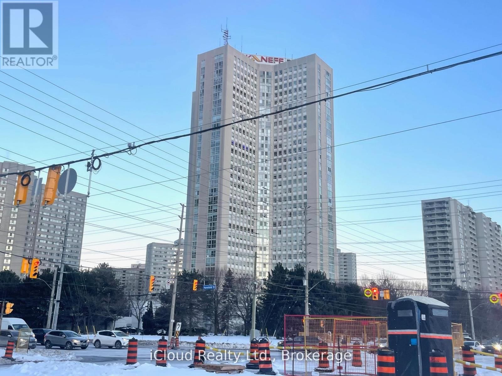 3208 - 3650 KANEFF CRESCENT Image 2