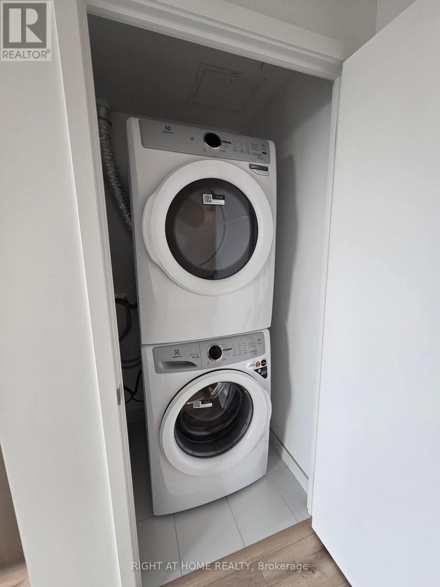 808 - 1660 BLOOR STREET WEST Image 16