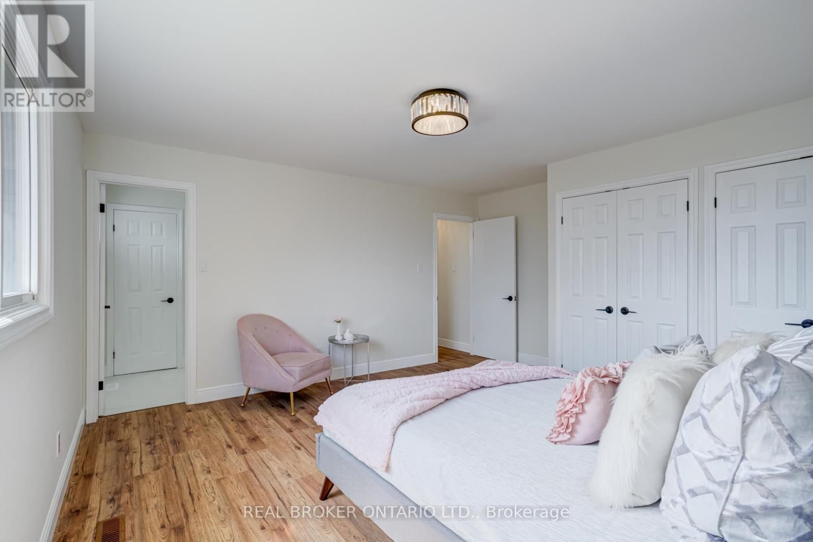 1252 LAKEVIEW DRIVE Image 18